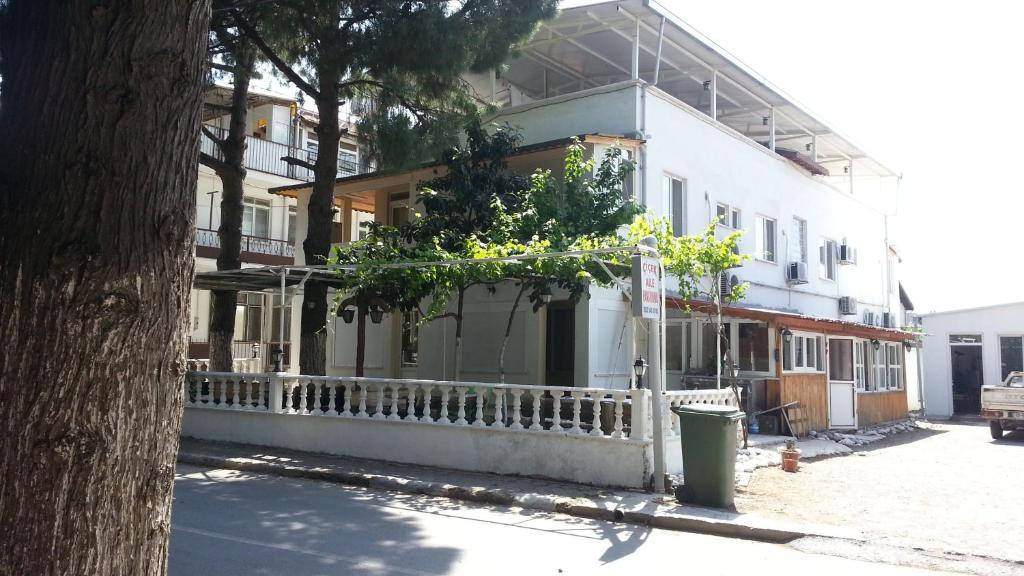 Cicek Aile Pansiyonu Burhaniye Exterior photo